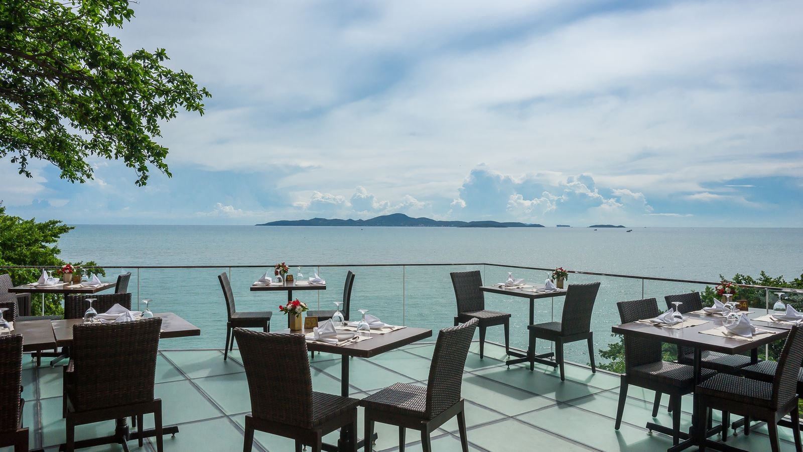 restaurants-larn-thong--authentic-thai-traditions