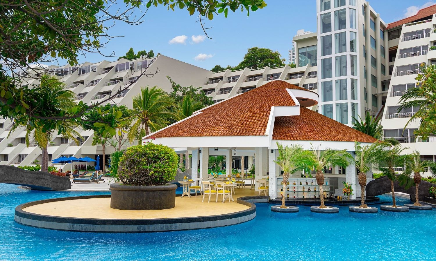 restaurants-la-ronde--pool-sensation