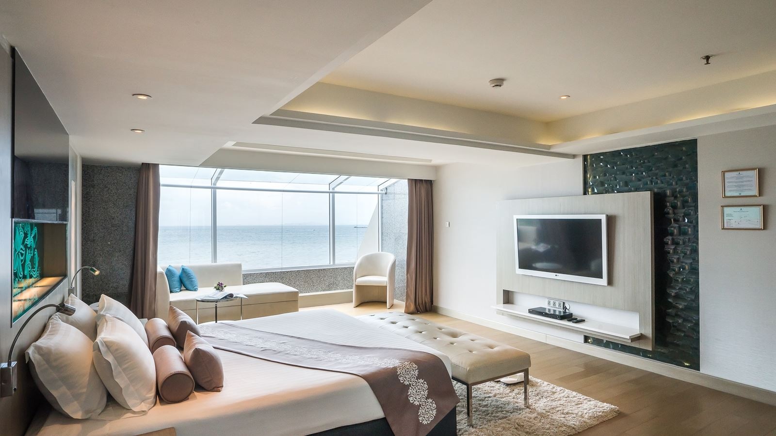 rooms-presidential-platinum-suite-and-beach-pavilion