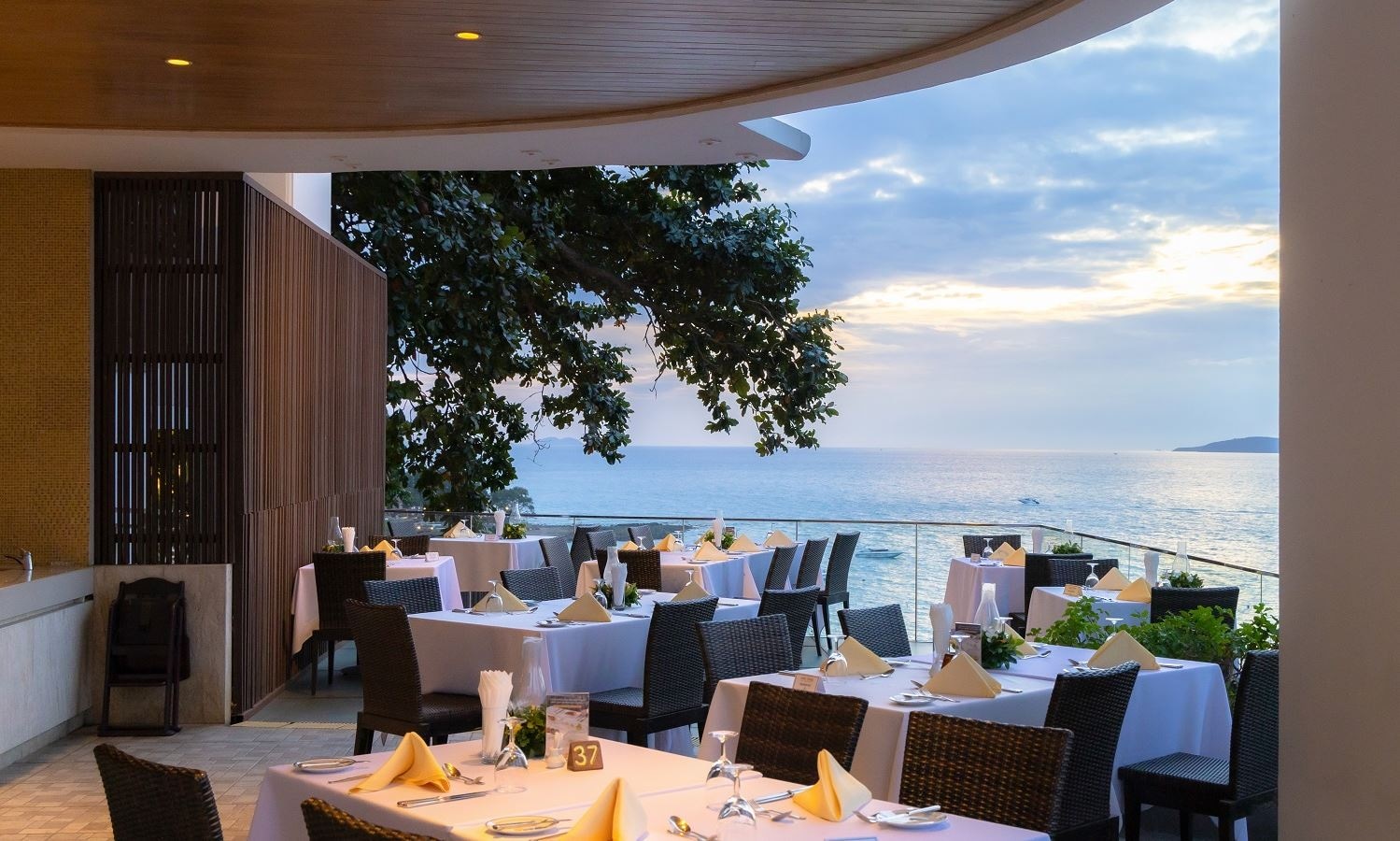 restaurants-larn-thong--authentic-thai-traditions-only-breakfasts