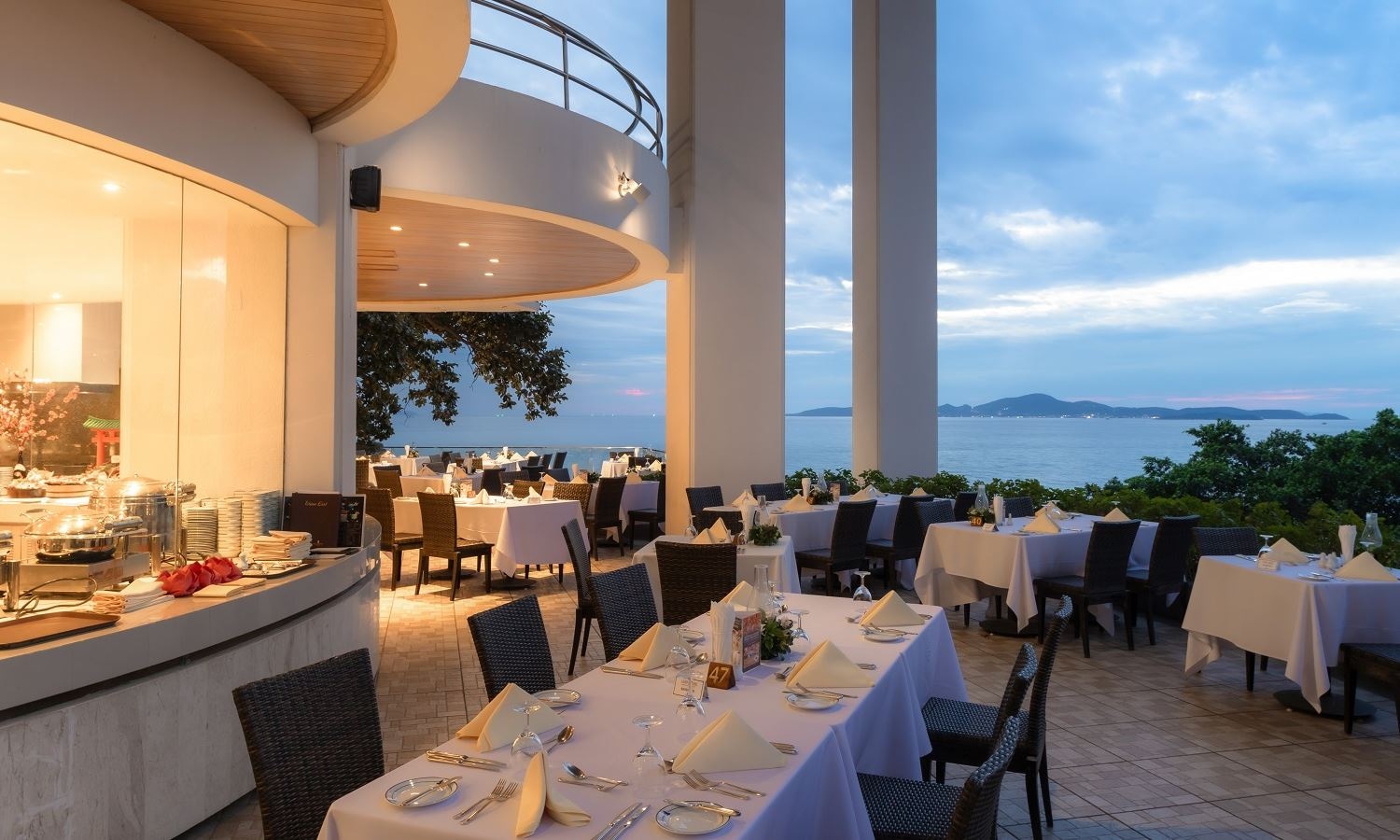 restaurants-larn-thong--authentic-thai-traditions-only-breakfasts