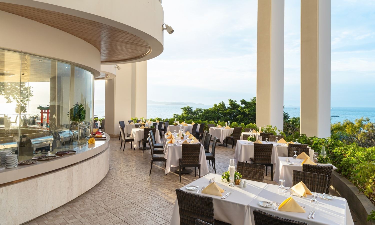 restaurants-larn-thong--authentic-thai-traditions-only-breakfasts