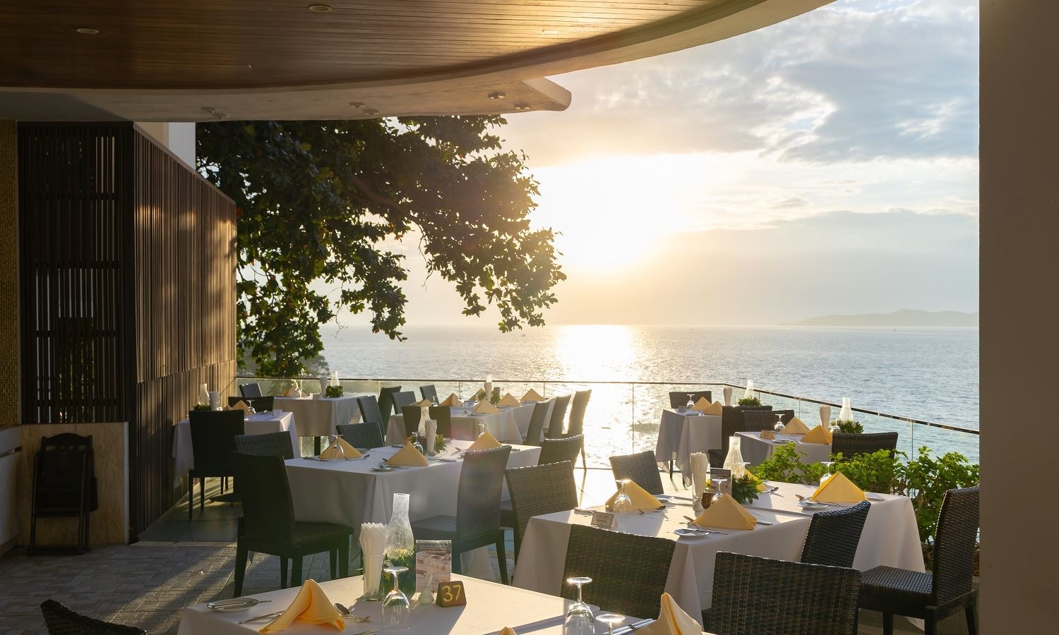 restaurants-larn-thong--authentic-thai-traditions-only-breakfasts