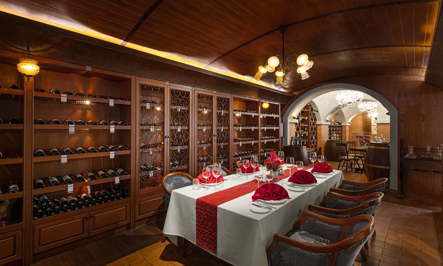 restaurants-royal-grill-room-and-wine-cellar--excellence-and-heritage