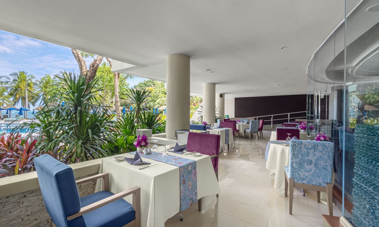 restaurants-terrace-at-caprice