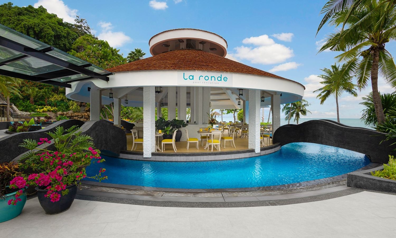 restaurants-la-ronde--pool-sensation