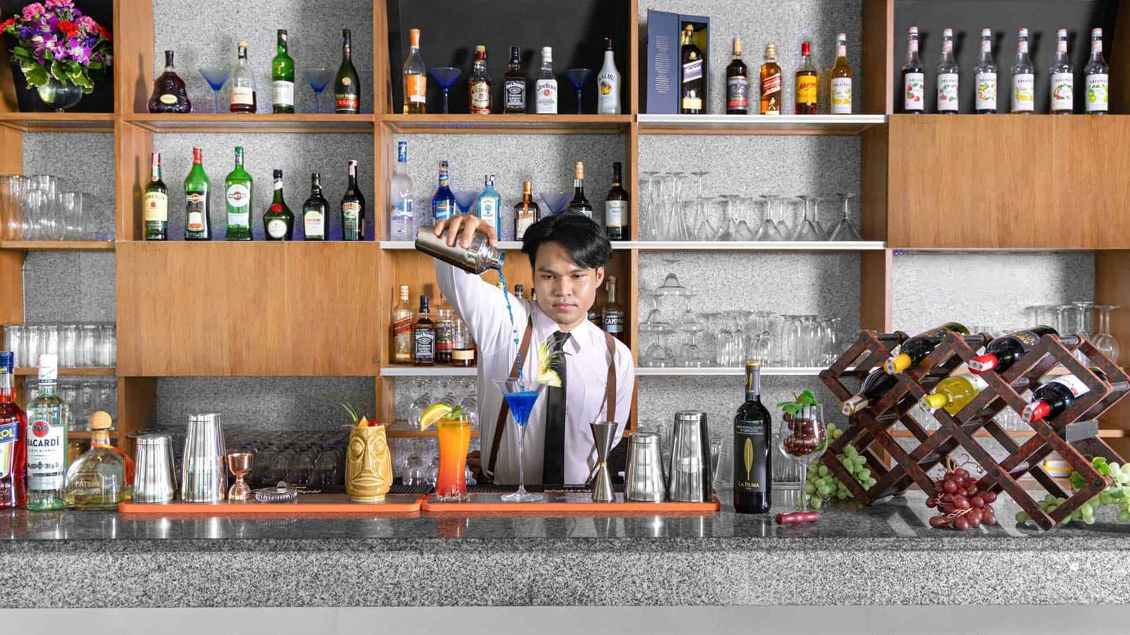 bars-tiki-bar--breezeo