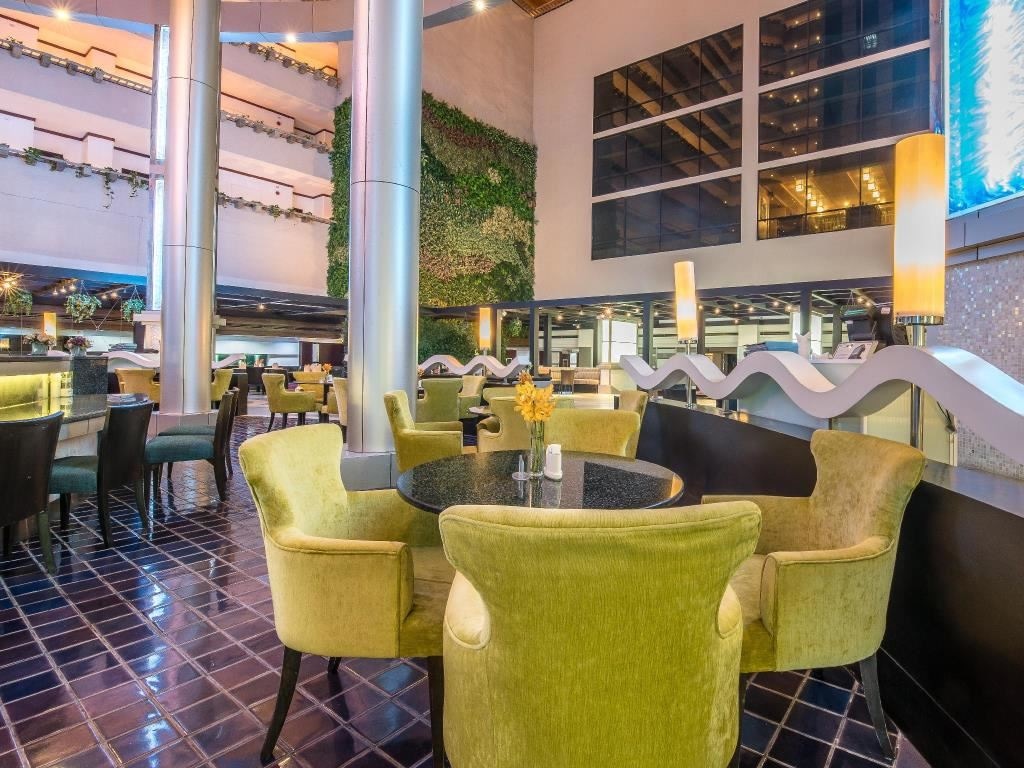 restaurants-atrium-food-bar