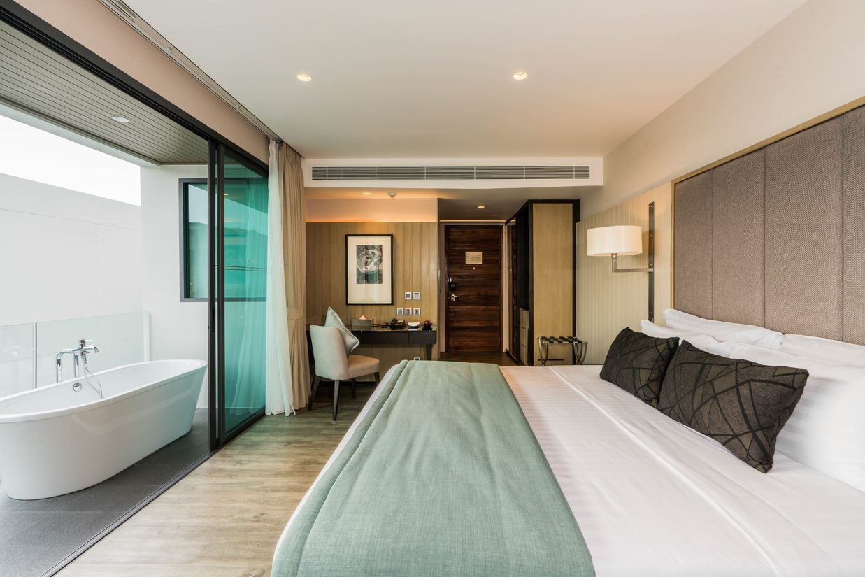 rooms-deluxe-pool-view