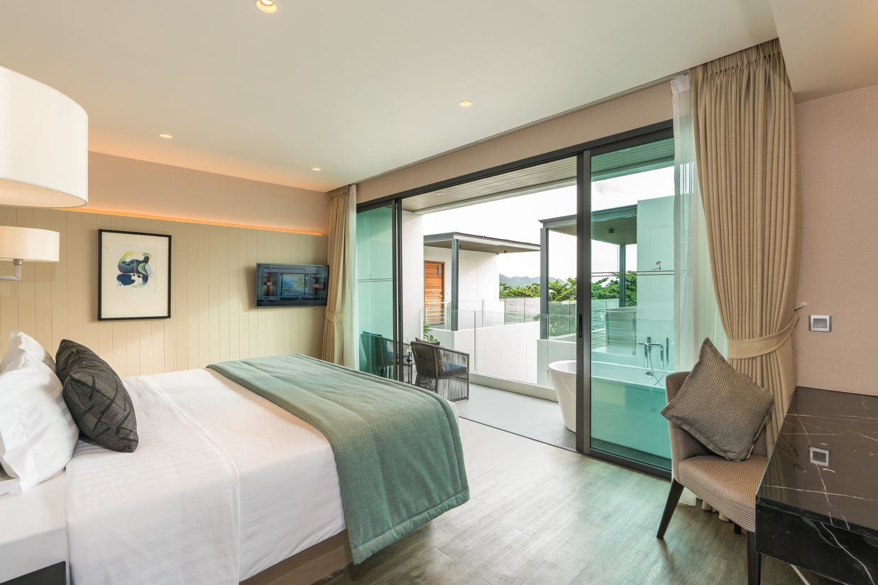 rooms-deluxe-pool-view