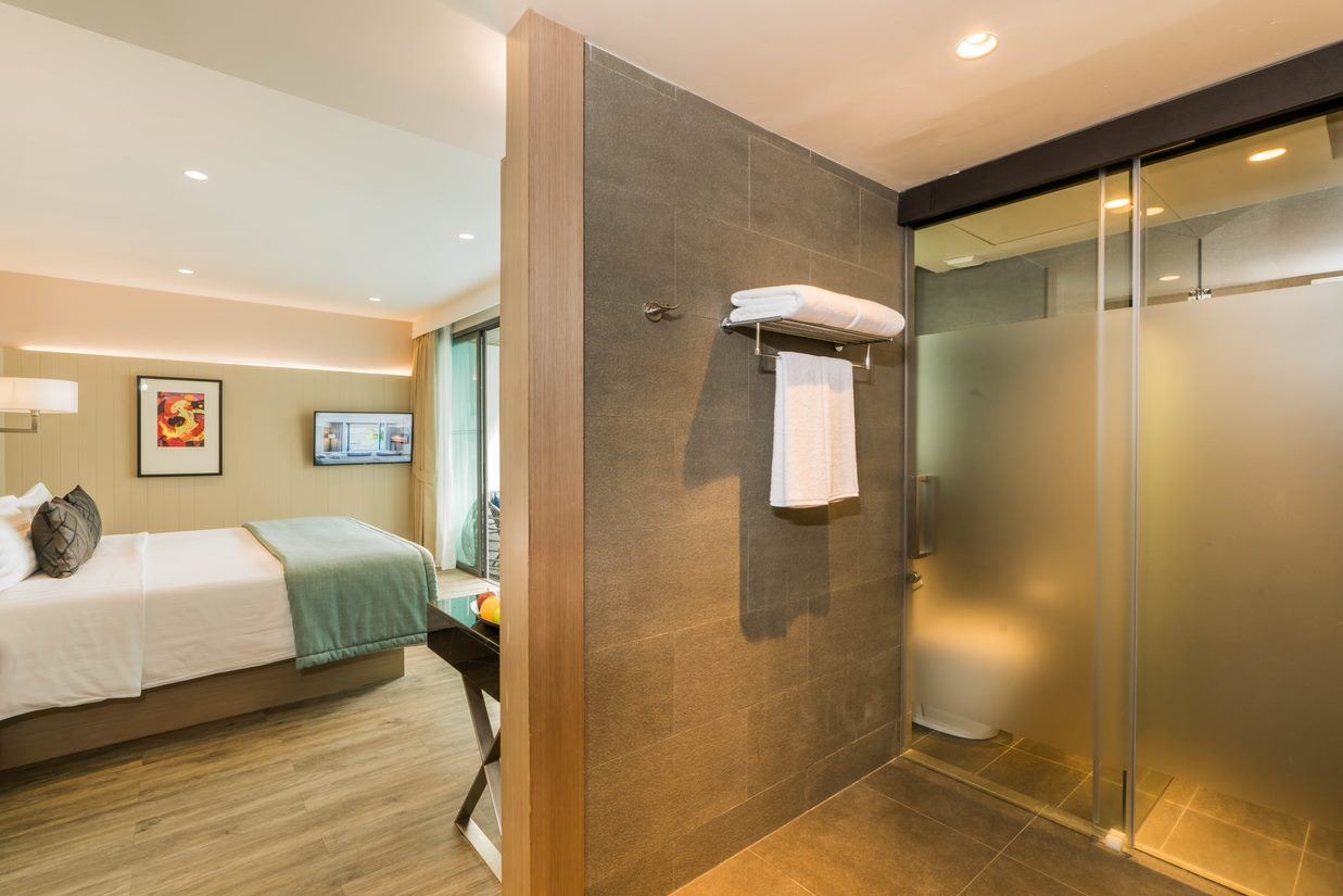 rooms-premier-pool-access