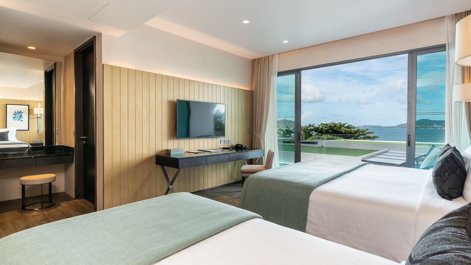 rooms-family-seaview