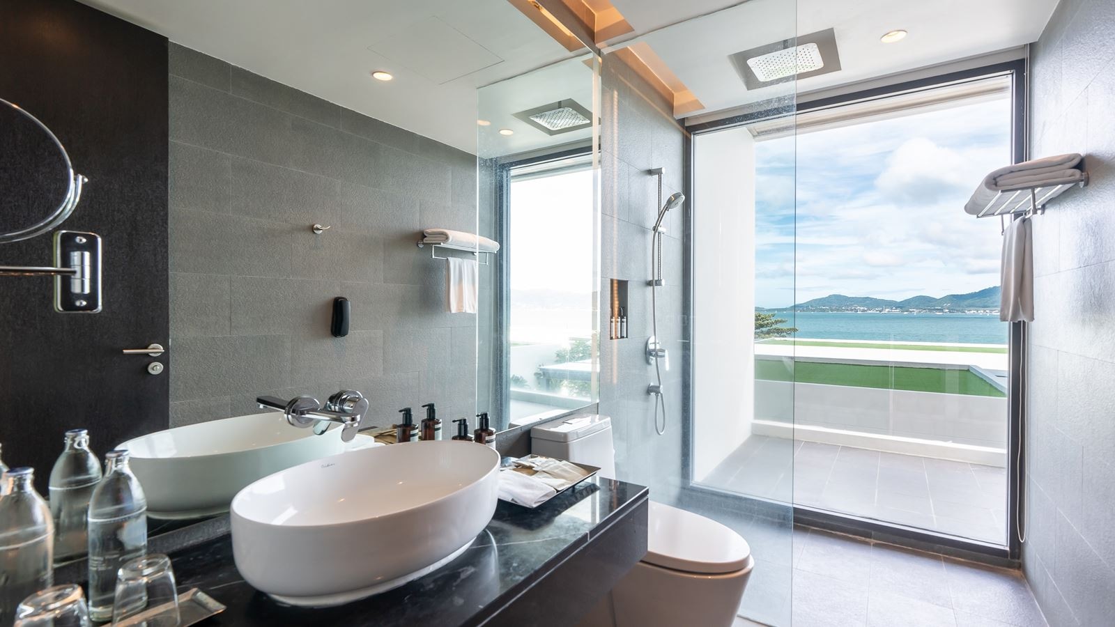 rooms-family-seaview