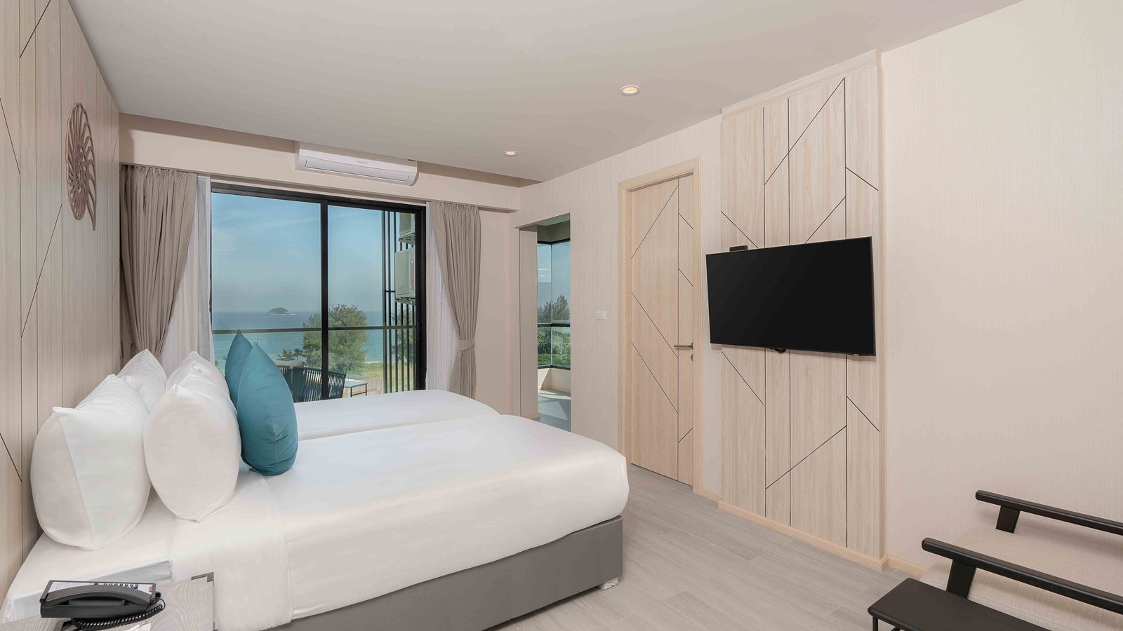 rooms-deluxe-sea-view-room