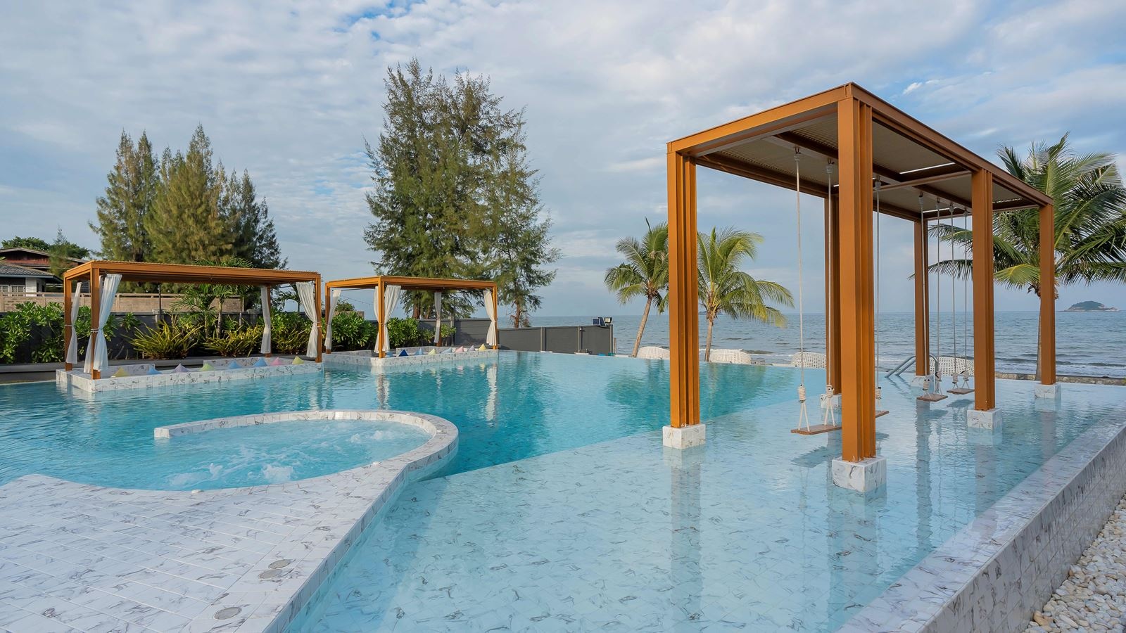 restaurants-carapace-beach-club