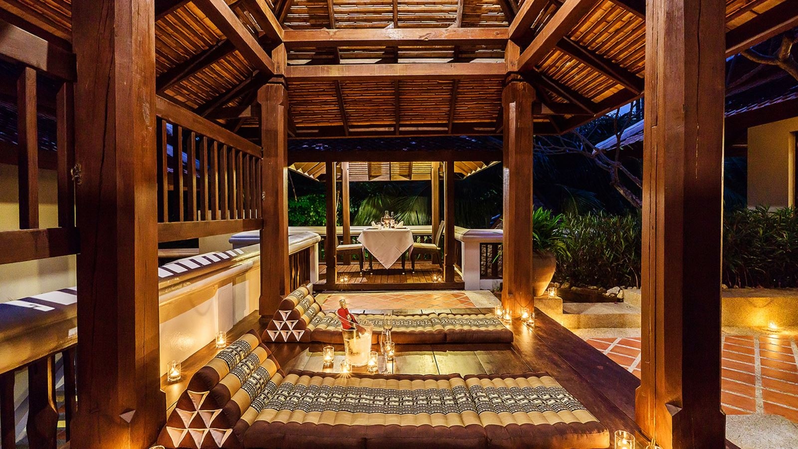 rooms-royal-suite-garden-view