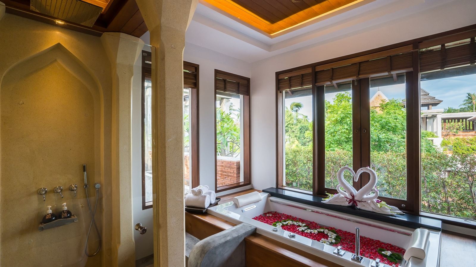 rooms-pool-villa-garden-view