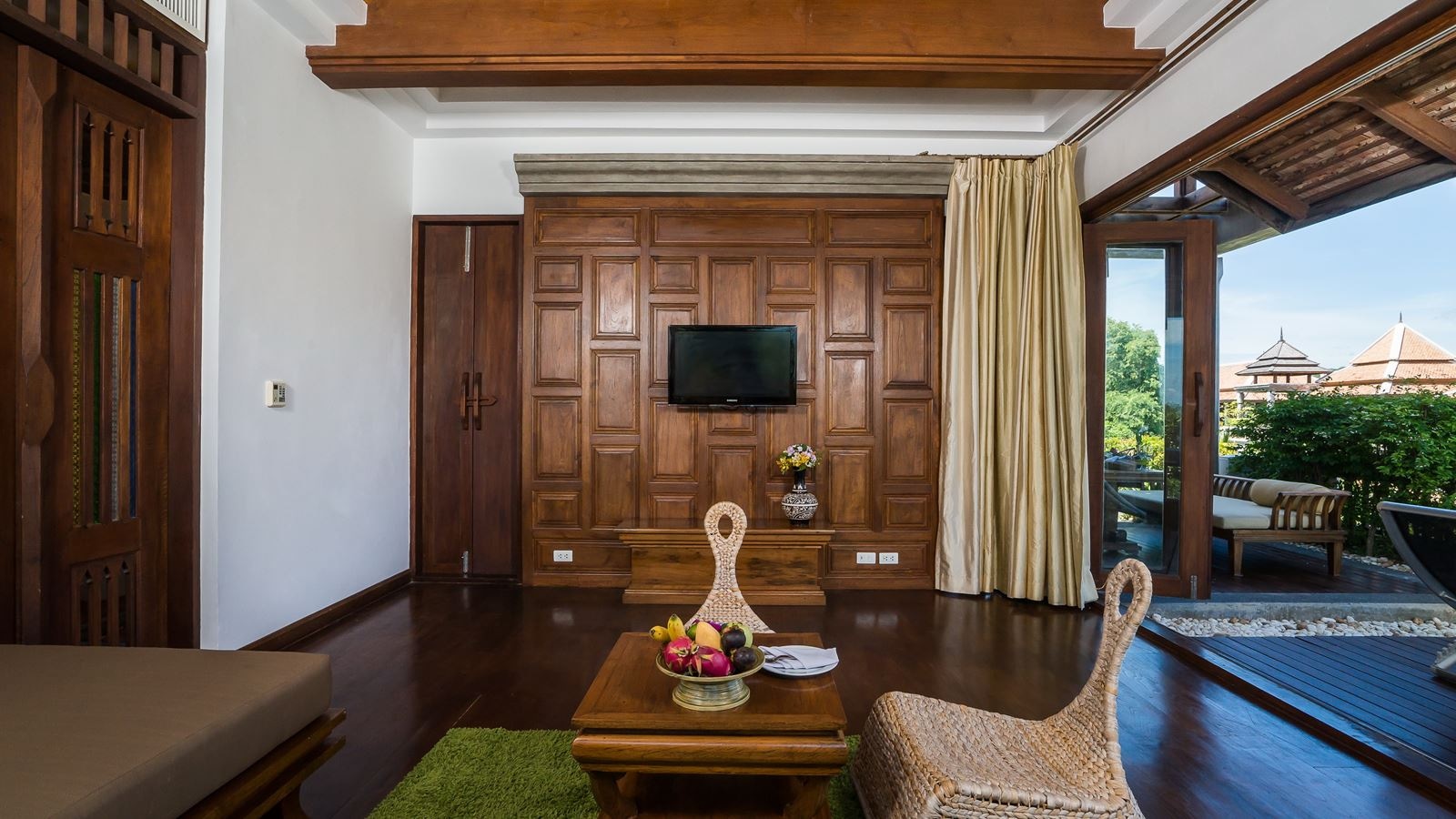 rooms-pool-villa-garden-view