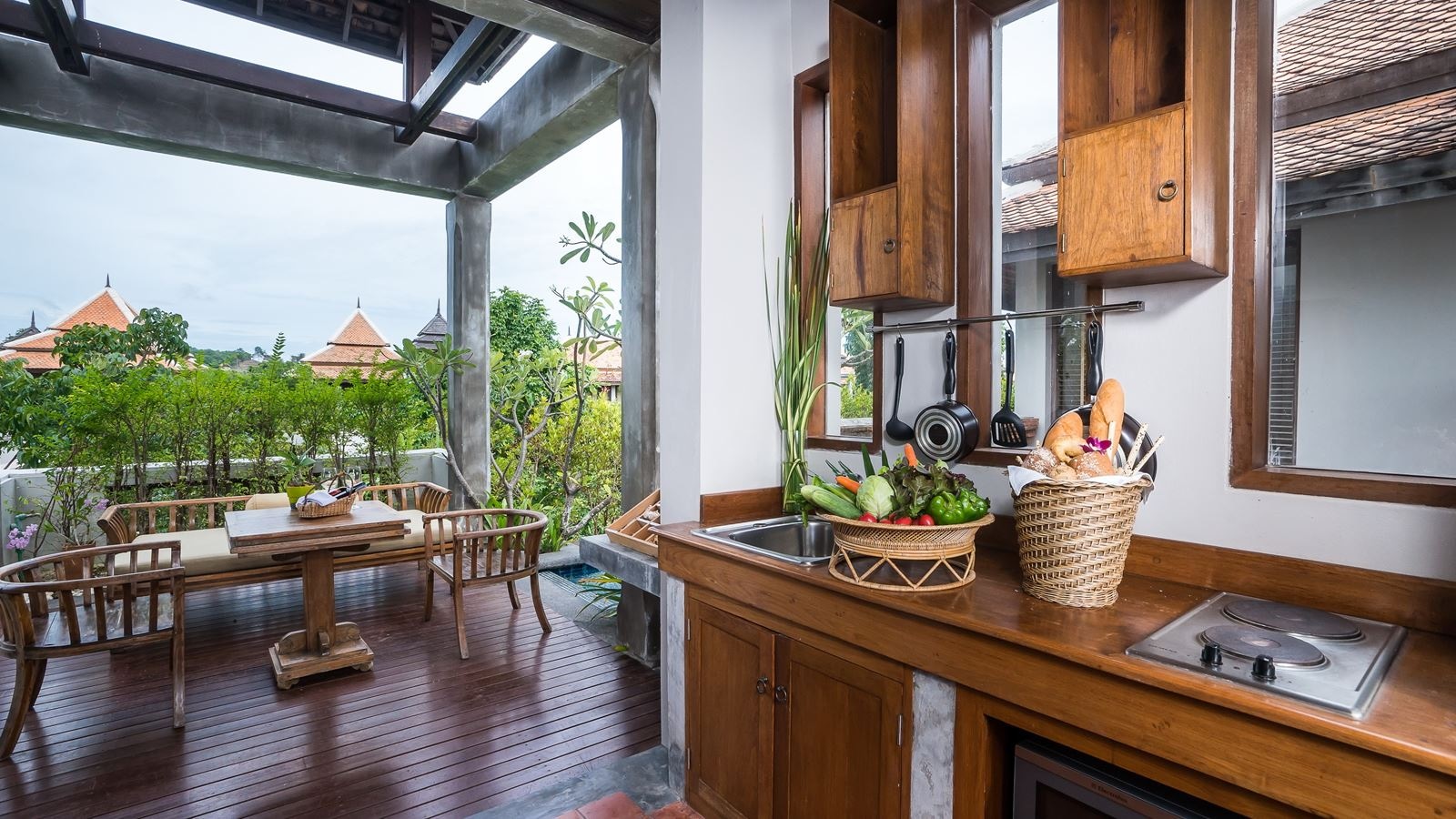 rooms-family-pool-villa-garden-view