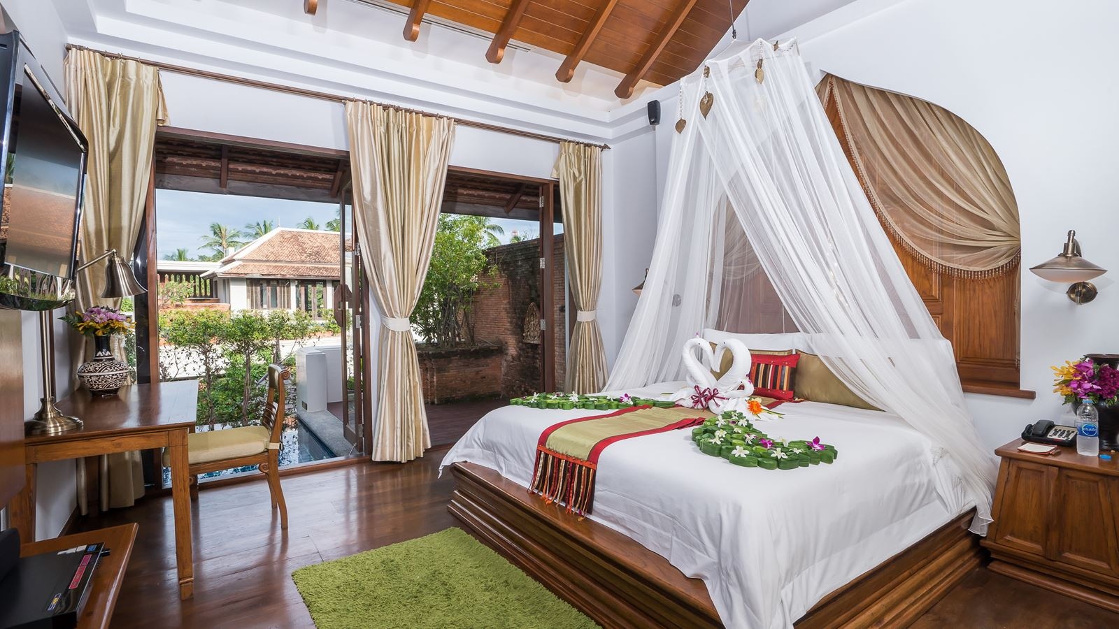 rooms-family-pool-villa-garden-view