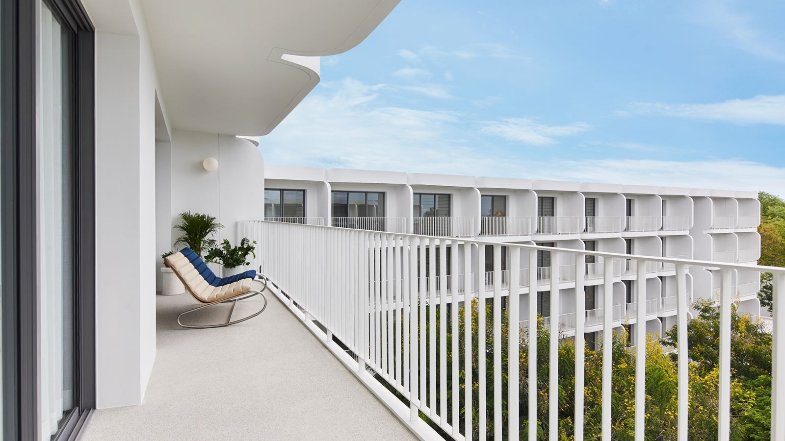 rooms-deluxe-studio-suite-with-balcony