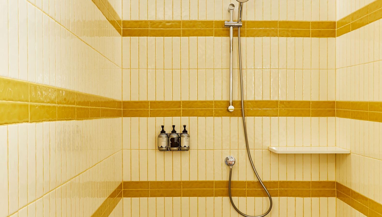 rooms-deluxe-studio-suite-with-balcony