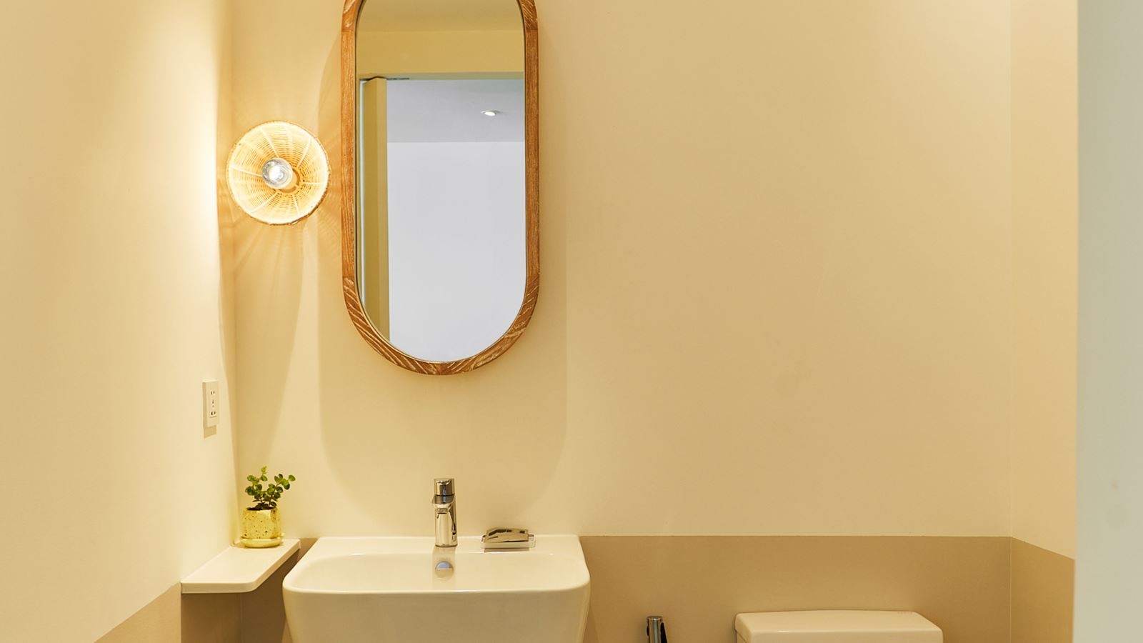 rooms-deluxe-studio-suite-with-balcony