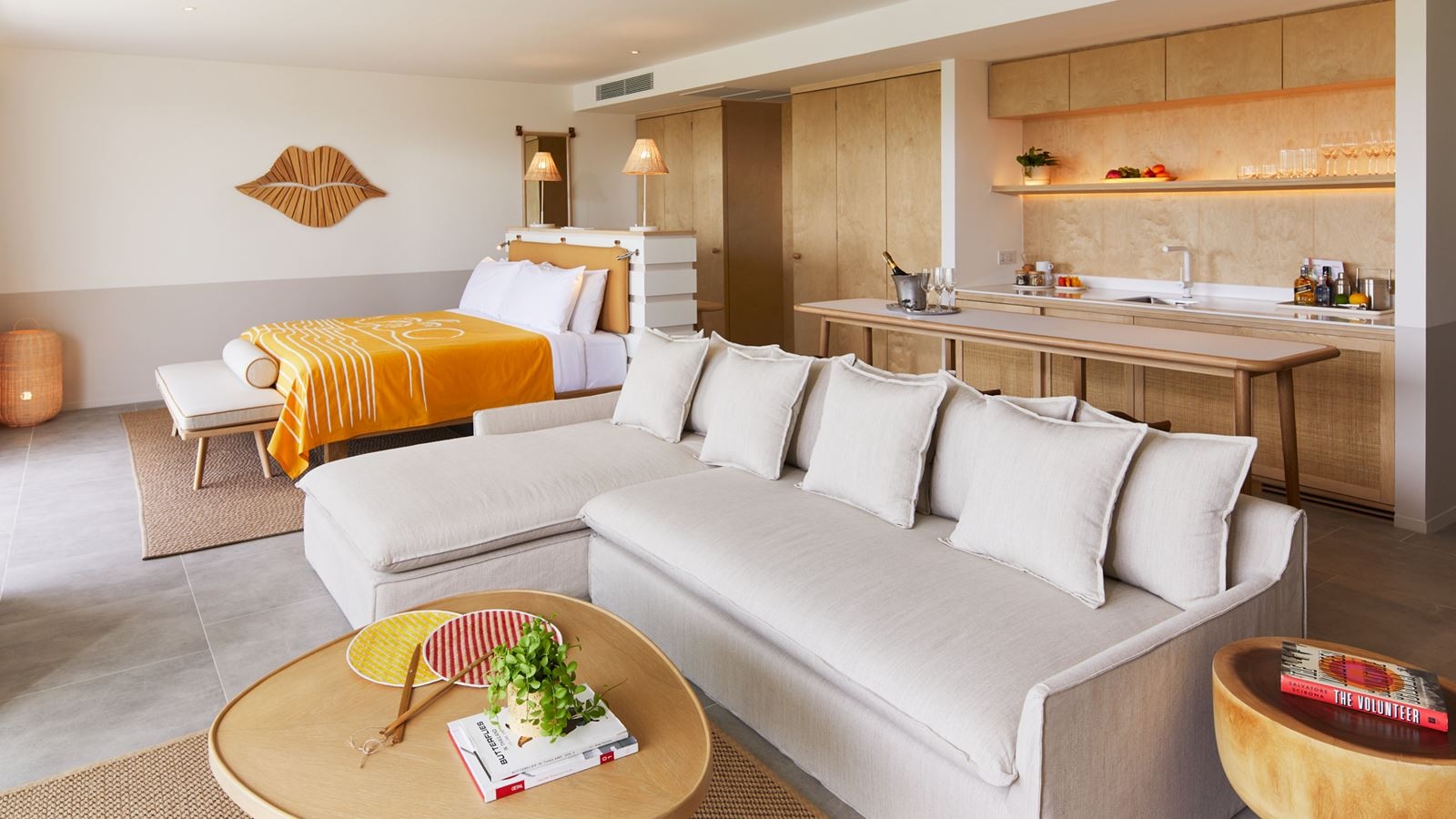 rooms-deluxe-studio-suite-with-balcony