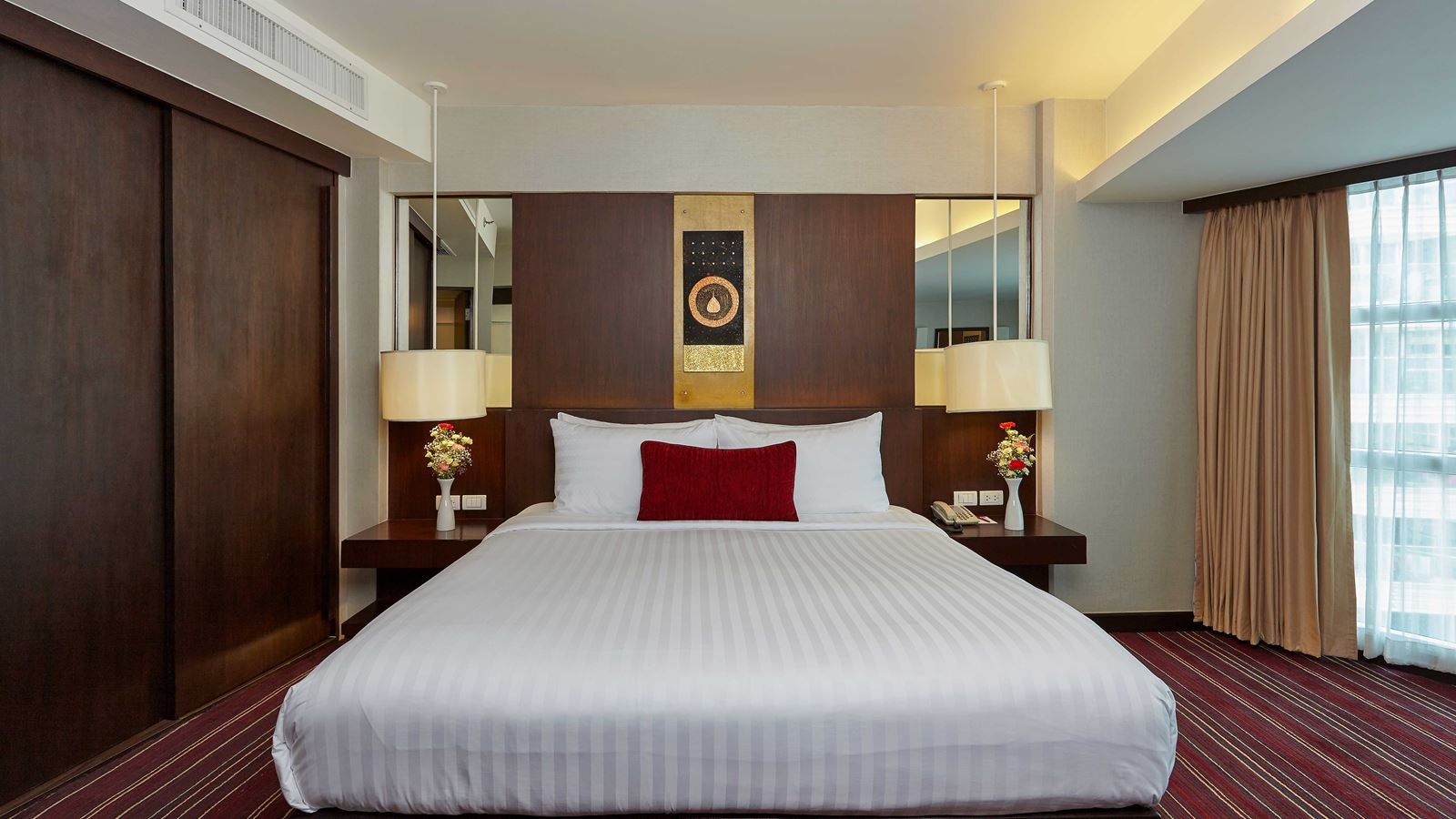 rooms-superior-suite-tower-wing