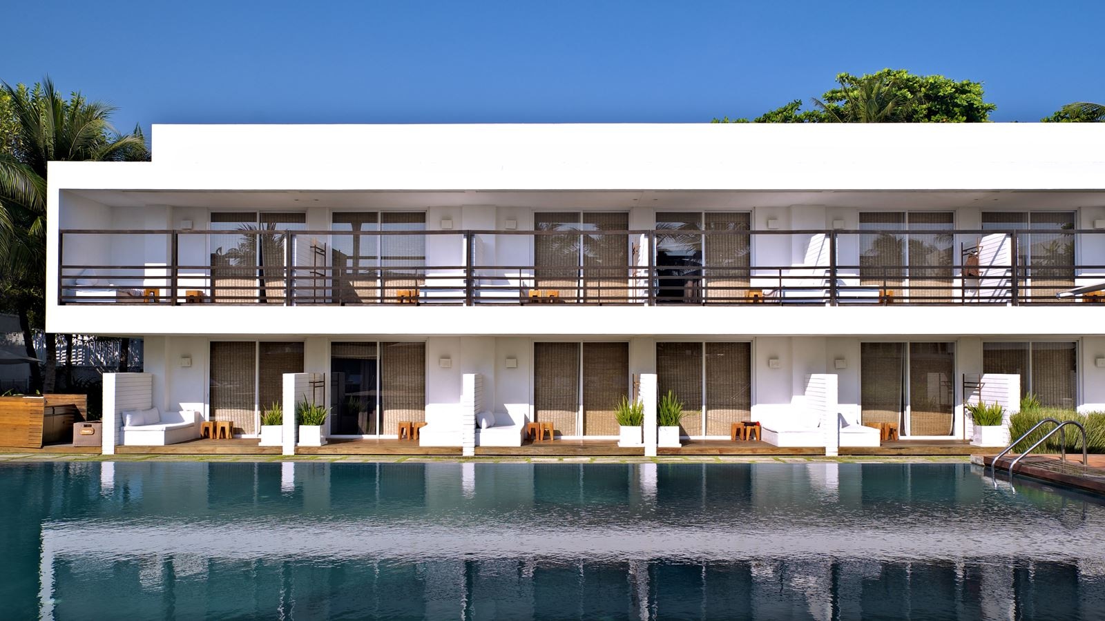 rooms-silksand-room-king-bed