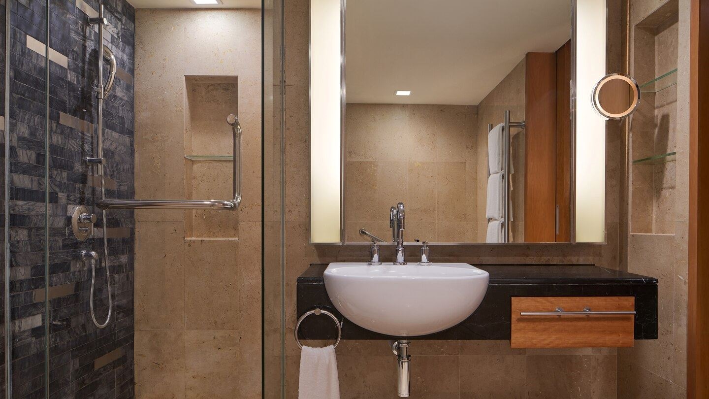 rooms-club-executive-riverview-suite