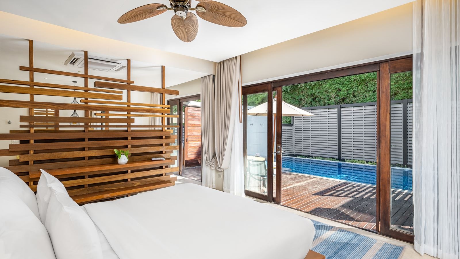 rooms-deluxe-pool-villa