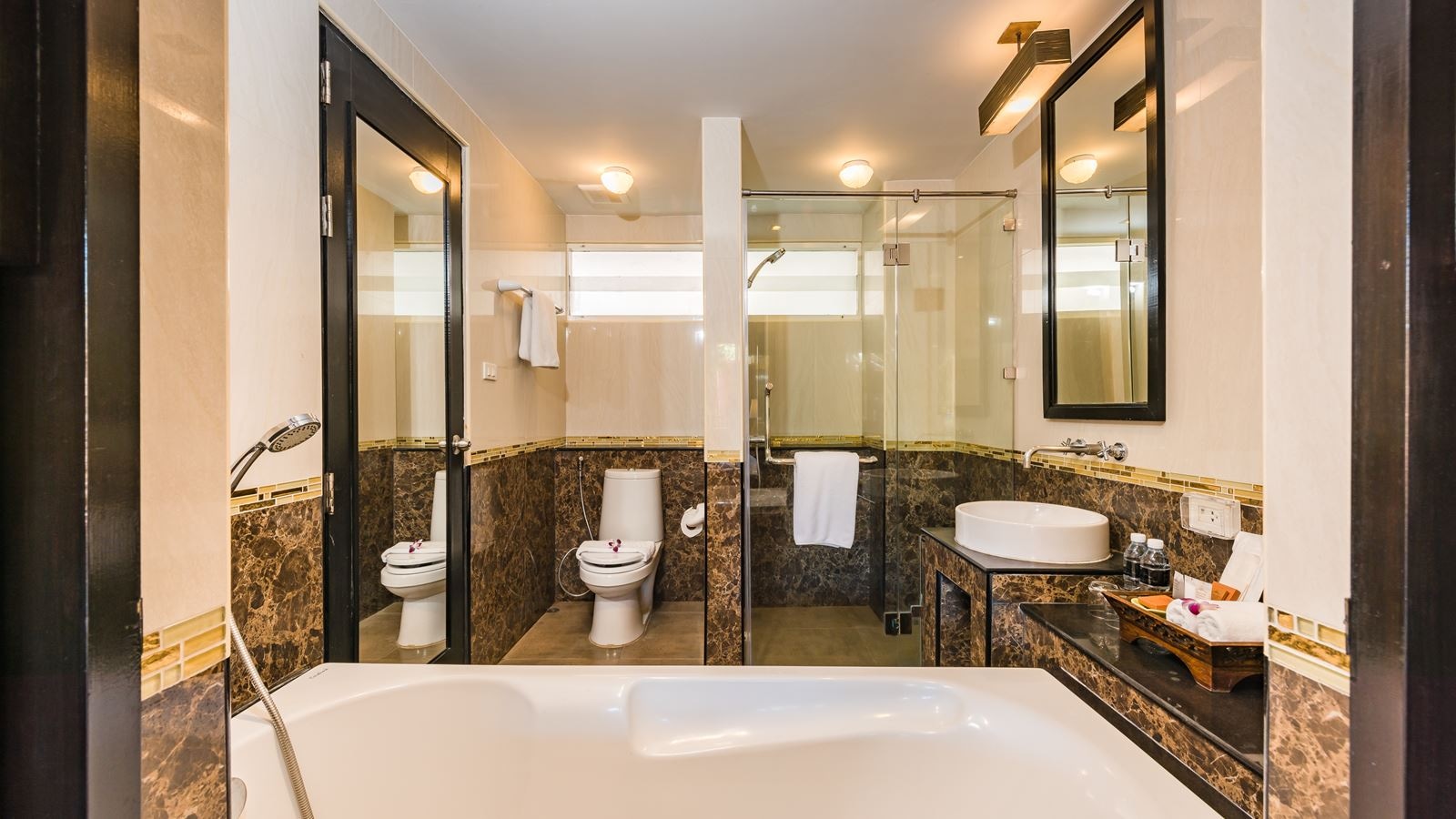 rooms-pool-side-room