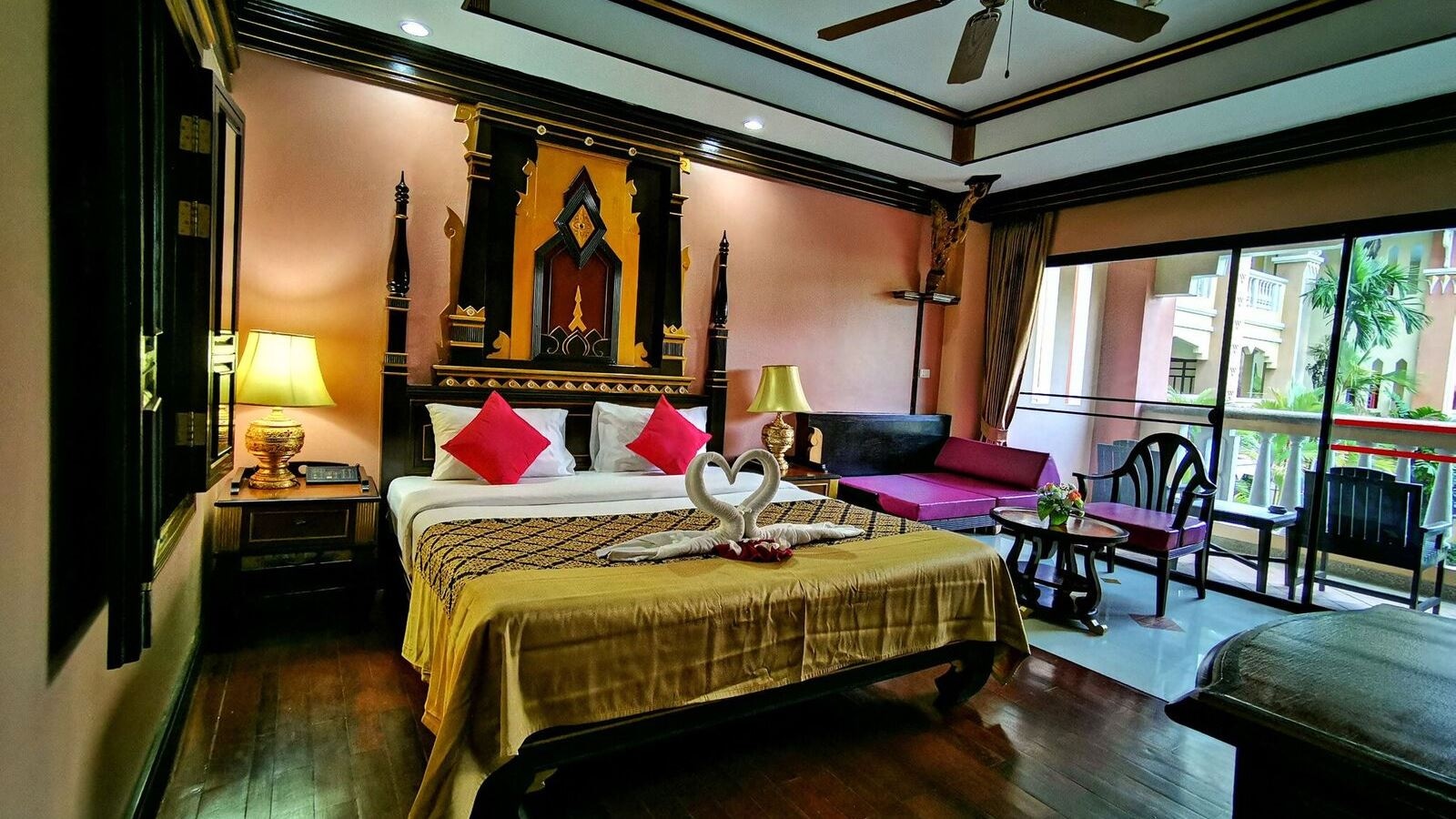 rooms-deluxe-pool-view