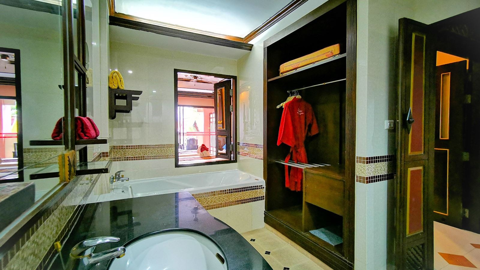 rooms-deluxe-pool-view