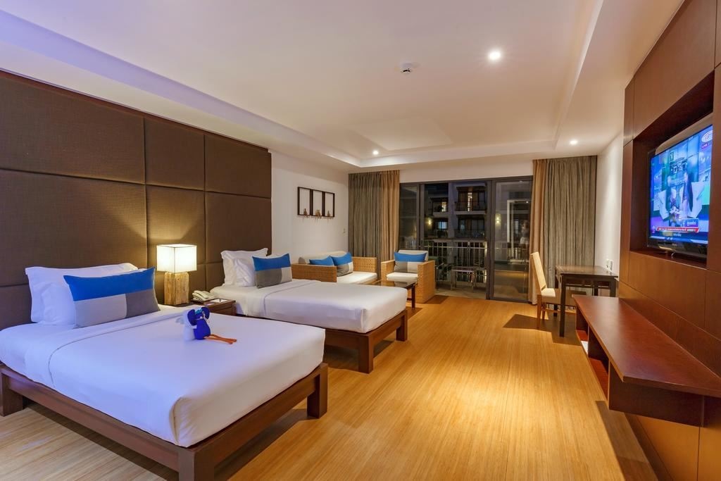 rooms-deluxe-pool-view