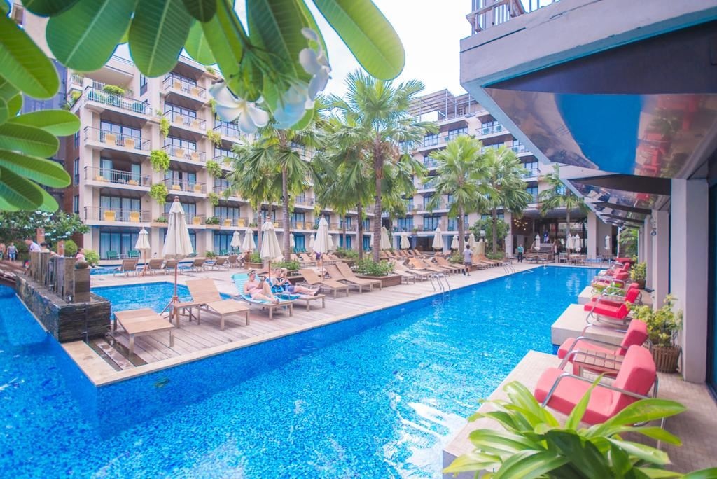 rooms-deluxe-pool-access