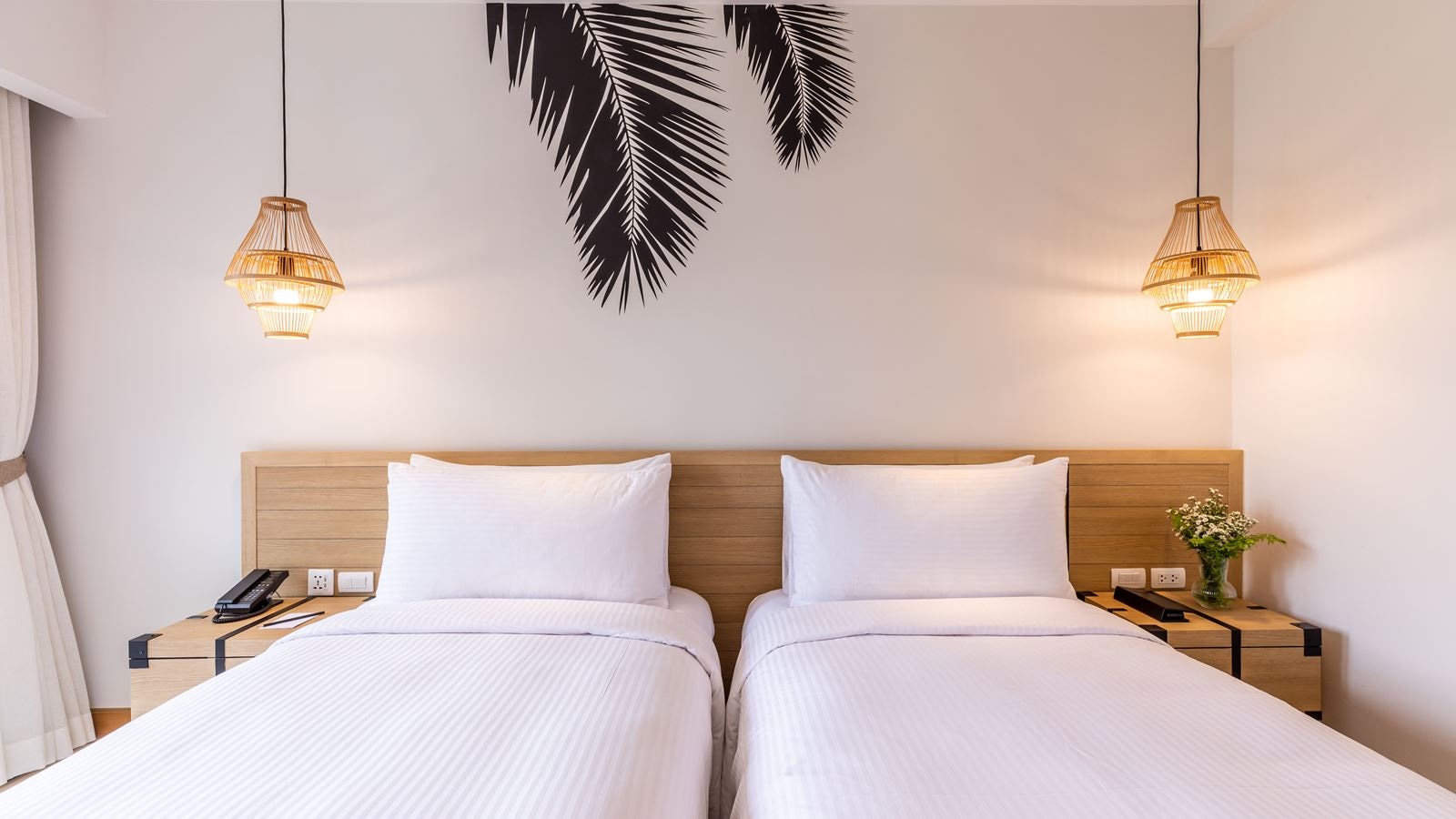 rooms-superior-pool-view-room-twin-bed