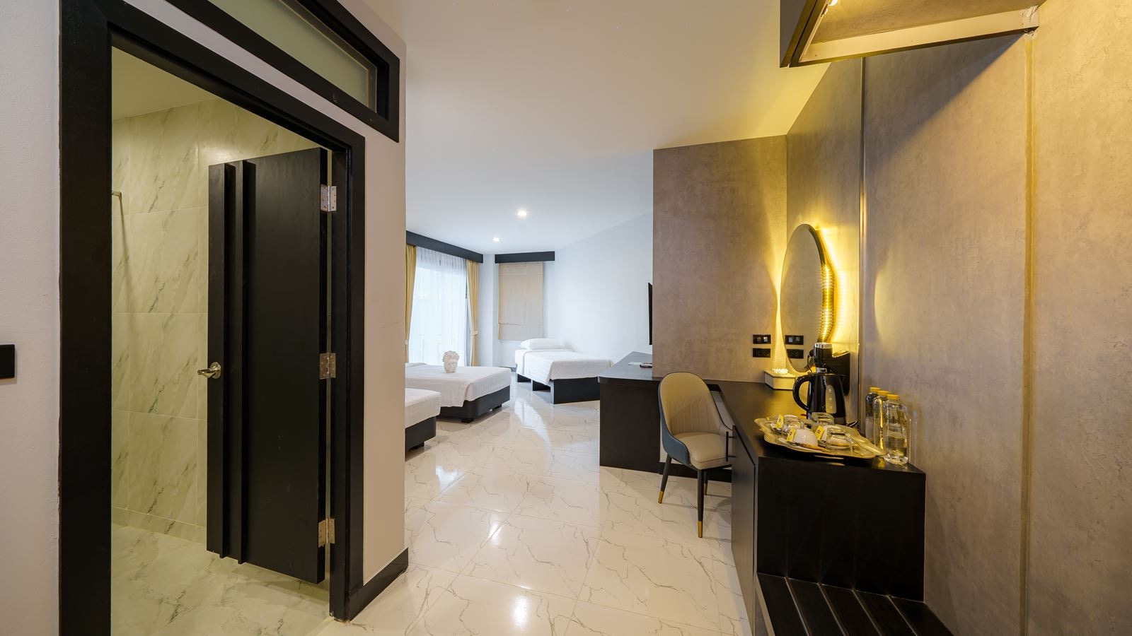 rooms-junior--suite-pool-view