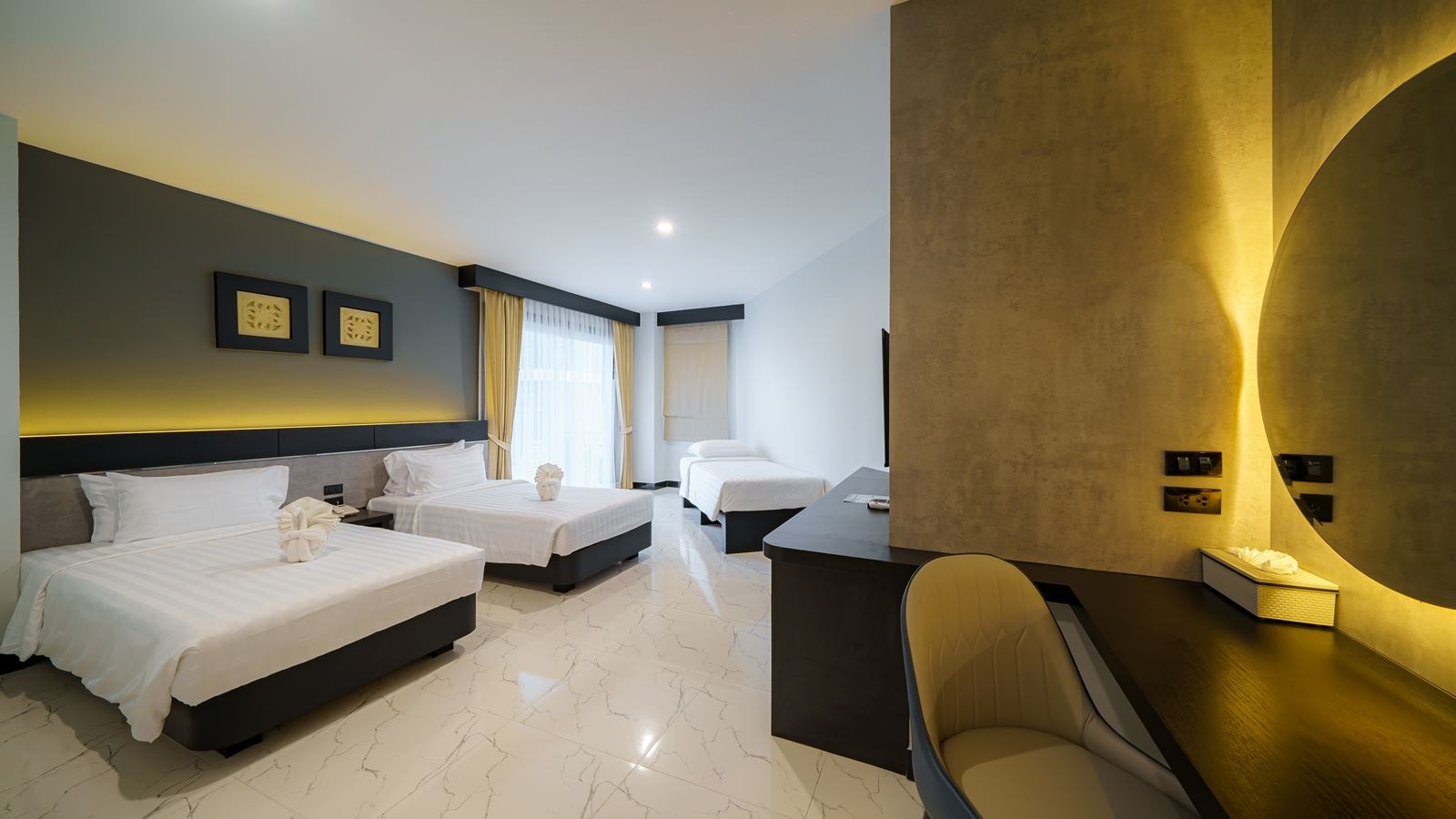 rooms-junior--suite-pool-view