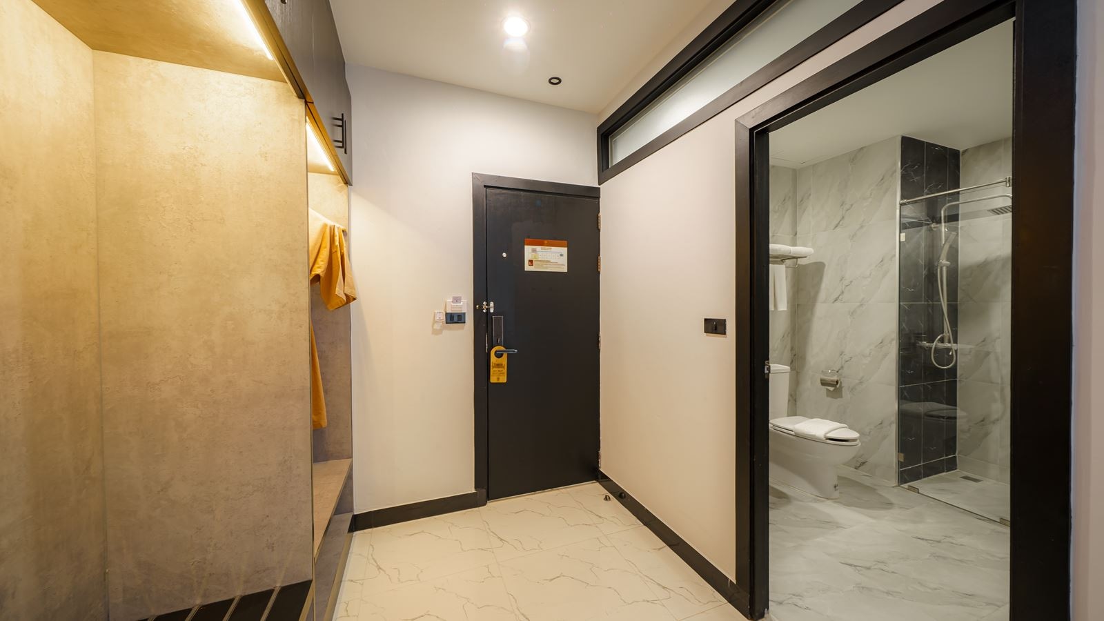 rooms-junior--suite-pool-view