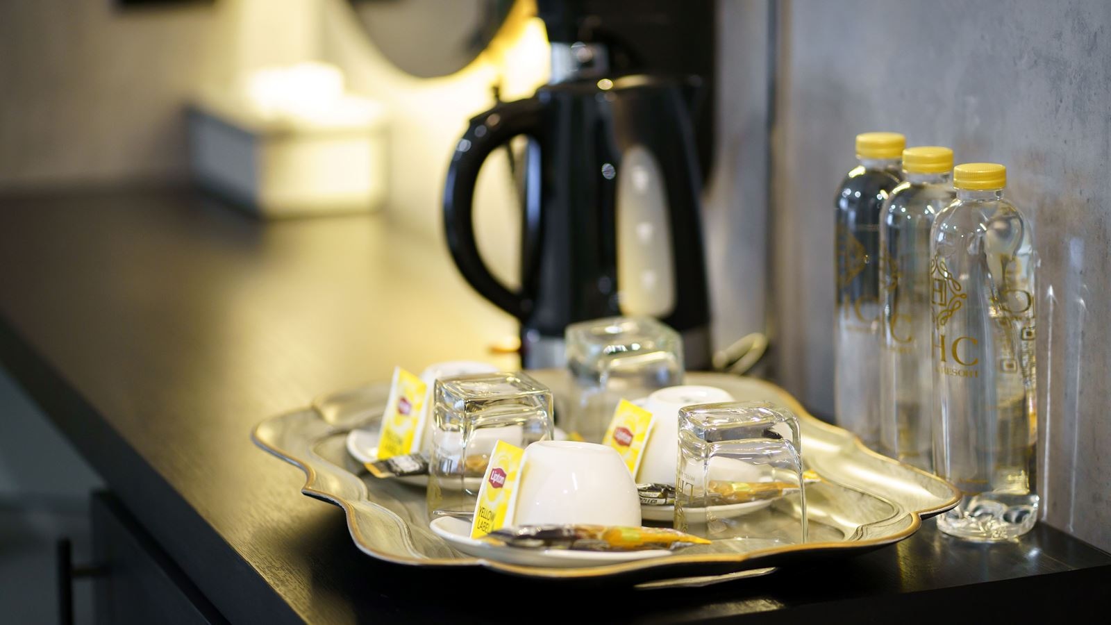 rooms-junior--suite-pool-view