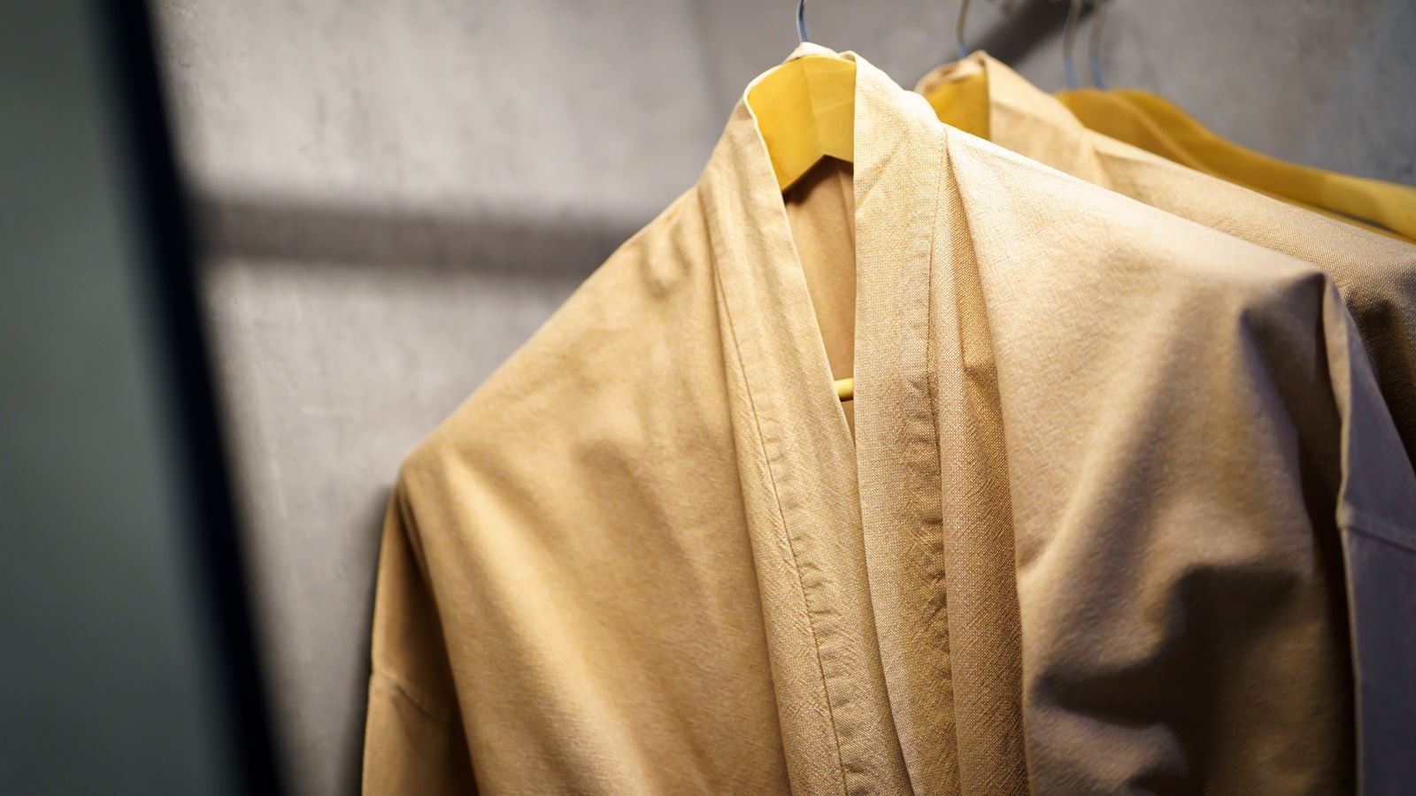 rooms-junior--suite-pool-view