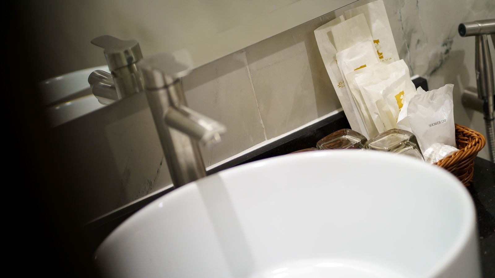 rooms-junior--suite-pool-view