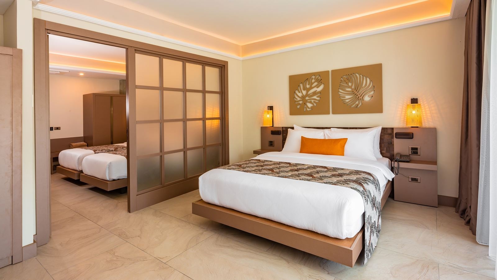 rooms-family-deluxe-room-pool-access