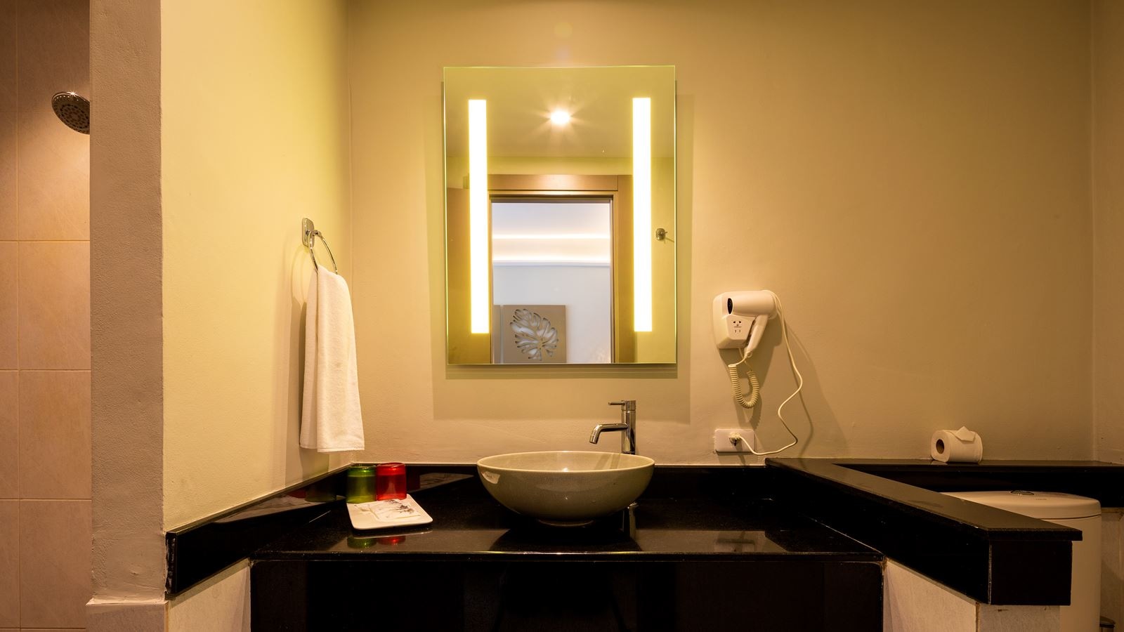 rooms-family-deluxe-room-pool-access