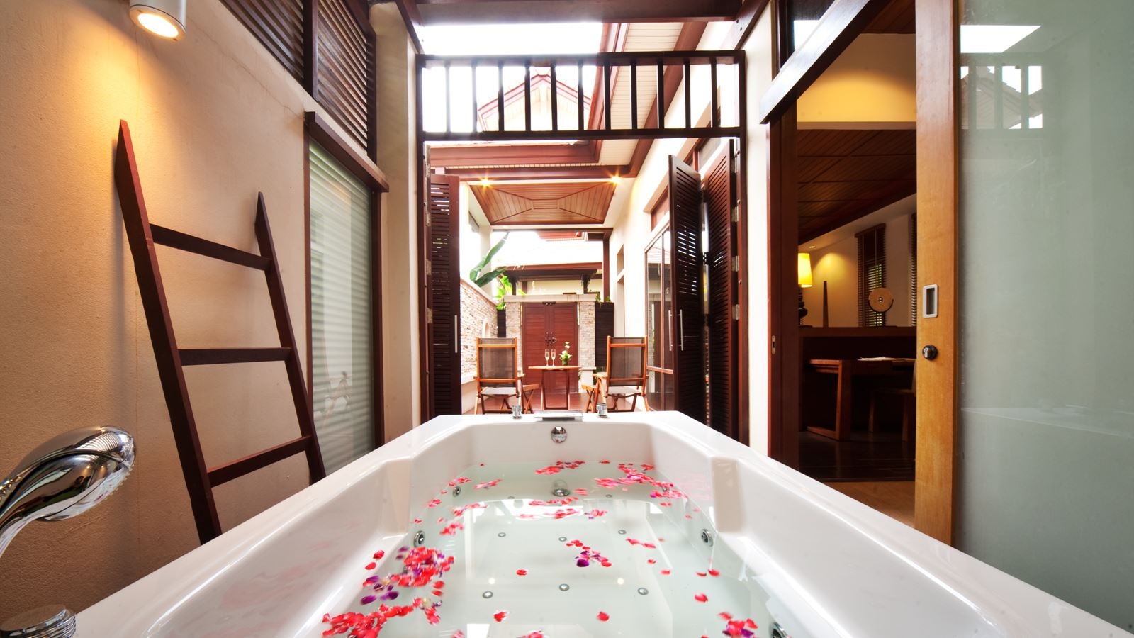 rooms-jacuzzi-suite
