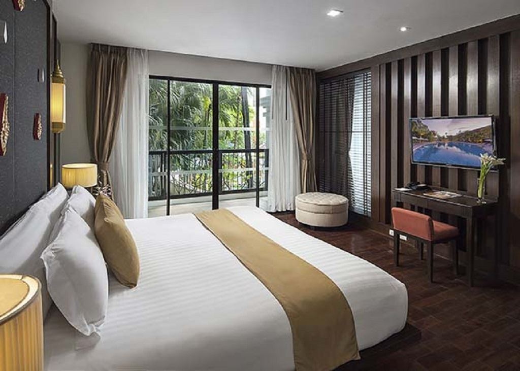 rooms-family-suite-pool-view