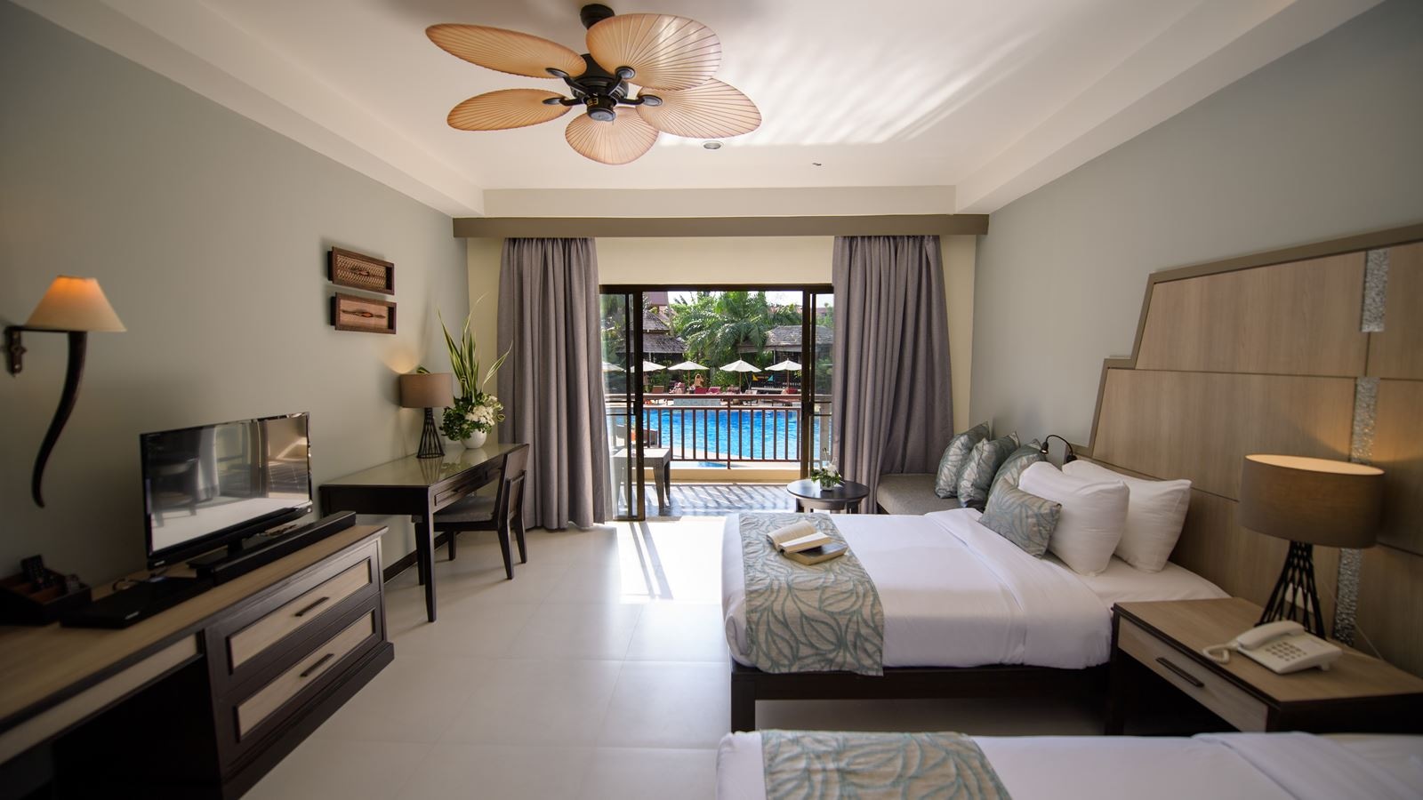 rooms-deluxe-pool-access