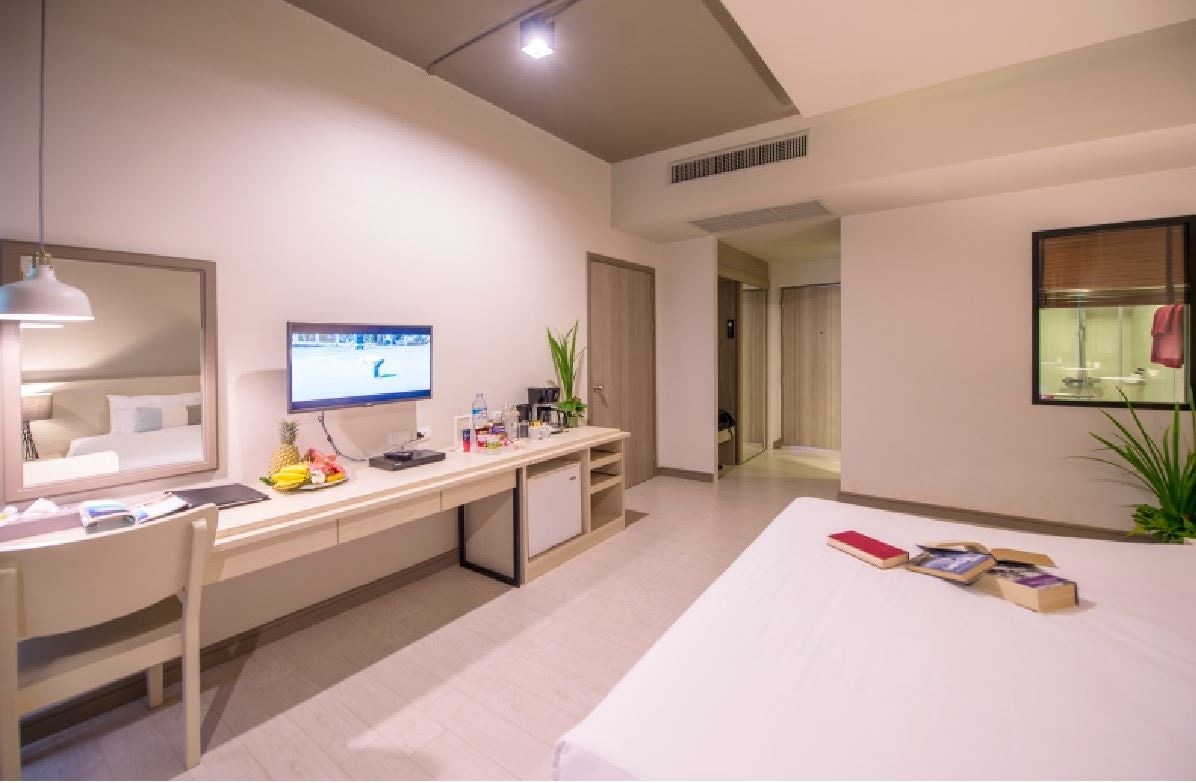 rooms-premier-pool-access-room